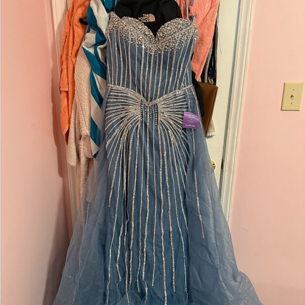 Elegant Strapless Blue Gown